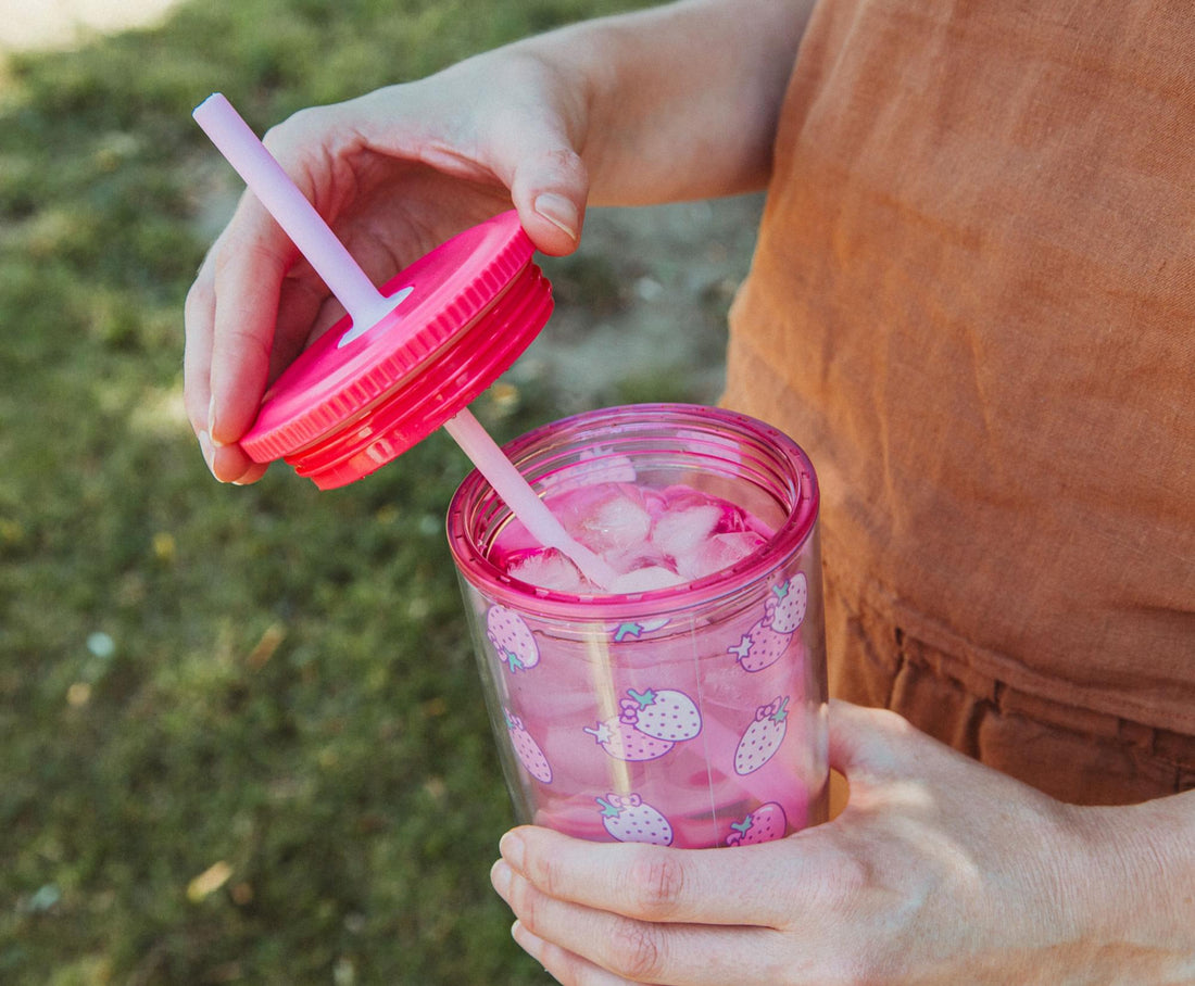 HELLO KITTY STRAWBERRY 20OZ SPILL RESISTANT PLASTIC TUMBLER