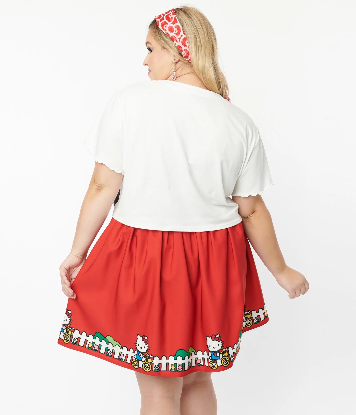 HELLO KITTY X SMAK PARLOUR PLUS SIZE BLACK & WHITE BOXY CROP TEE