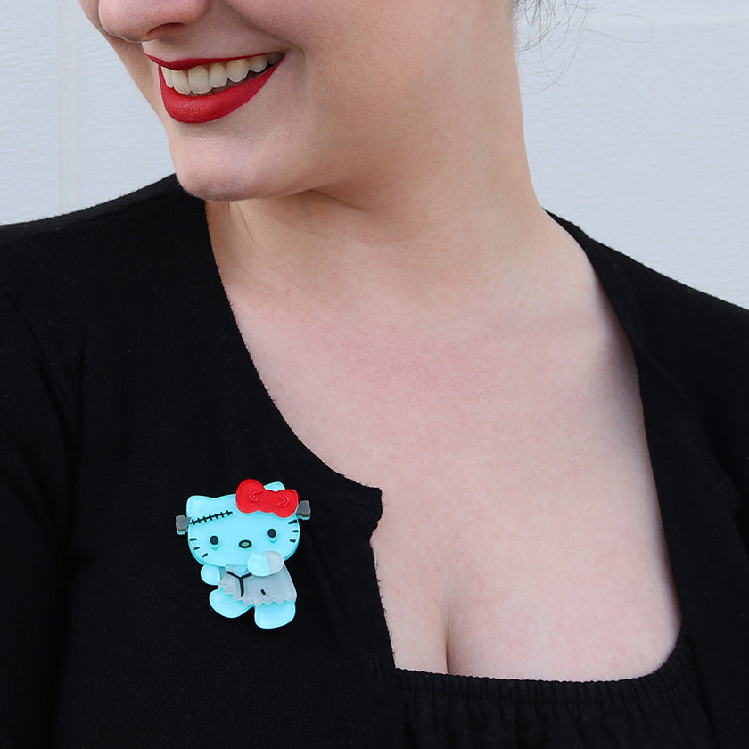 HELLO KITTY COSTUME CONTEST BROOCH